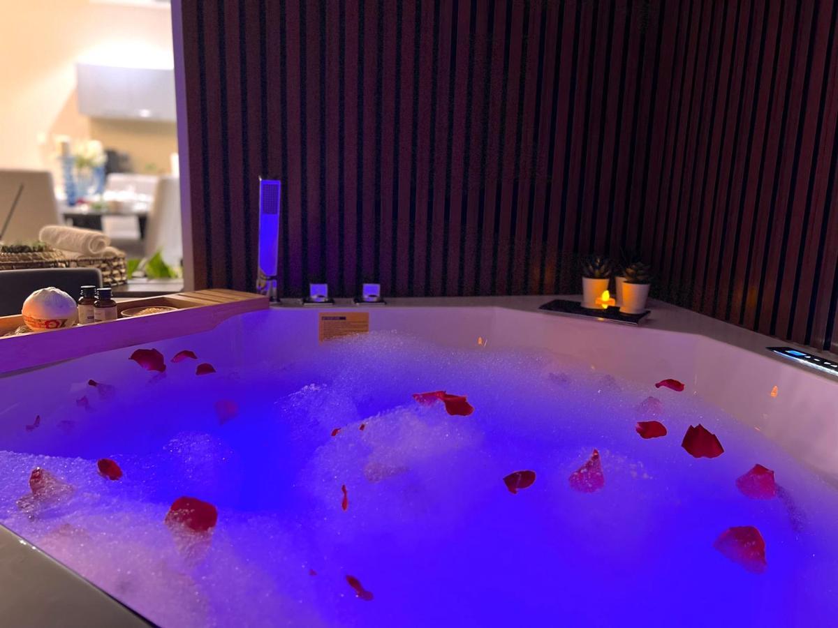 Stylish Apartment With A Jacuzzi Muscat Exterior photo